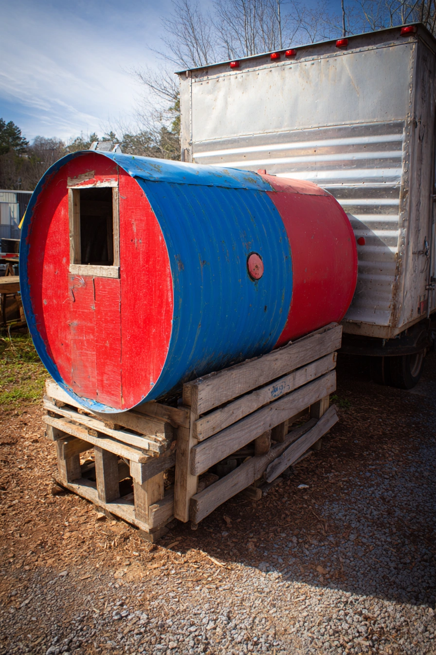 Here’s a fresh batch of creative 55-gallon plastic drum ideas—perfect for DIY projects, homesteading hacks, and quirky backyard upgrades. Each idea turns an ordinary drum into something surprisingly useful or stylish:
