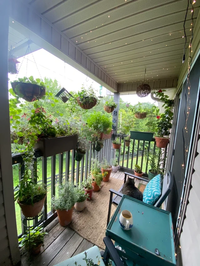 Floor protector for balcony privacy